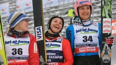 FIS potrdila ženski svetovni pokal v skokih