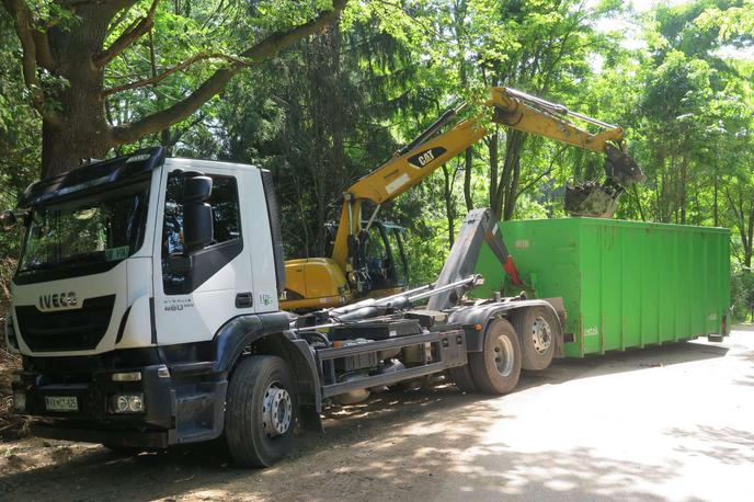 Odstranjevanje komunalnega blata v Hočah | Foto STA