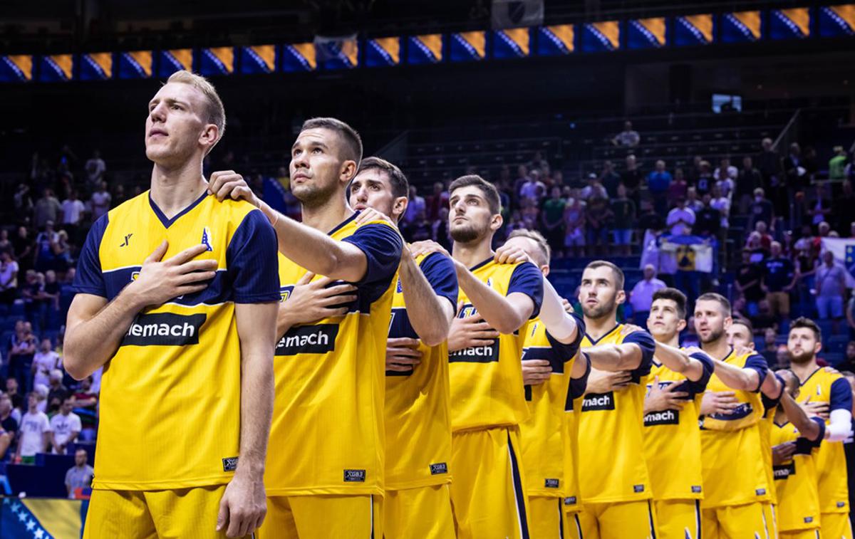 BiH | Adin Vrabac, Emir Sulejmanović in Aleksandar Lazić (prvi trije v vrsti) so del kariere igrali v Sloveniji, zadnja dva sta profesionalno pot pri nas tudi začela. | Foto FIBA