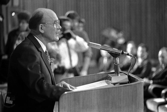 Številni sodelavci Nove revije so pozneje postali vplivni politiki, tudi France Bučar, ki je bil med drugim predsednik slovenske skupščine v času osamosvajanja. | Foto: Tone Stojko