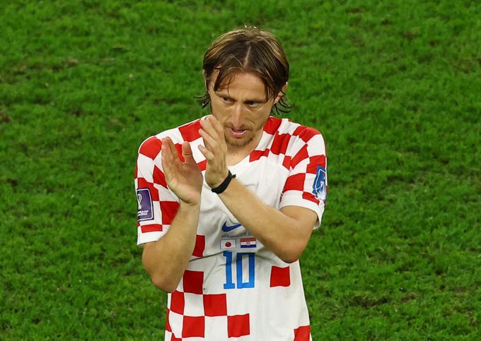 Danes bo Modrić odigral že 160. tekmo v hrvaškem dresu. Izmed nogometašev iz Evrope so jih več v zgodovini nogometa zbrali le Portugalec Cristiano Ronaldo, Španca Sergio Ramos in Iker Casillas, Italijan Gianluigi Buffon in Latvijec Vitalijs Astafjevs.  | Foto: Reuters