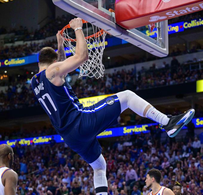 Dallas je v drugem krogu končnice lige NBA izločil favorizirani Phoenix Suns, najboljšo ekipo rednega dela. | Foto: Reuters