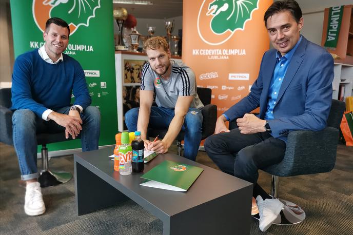 Jaka Blažič Sani Bečirović, Davor Užbinec | Jaka Blažič ostaja zmaj. | Foto KK Cedevita Olimpija