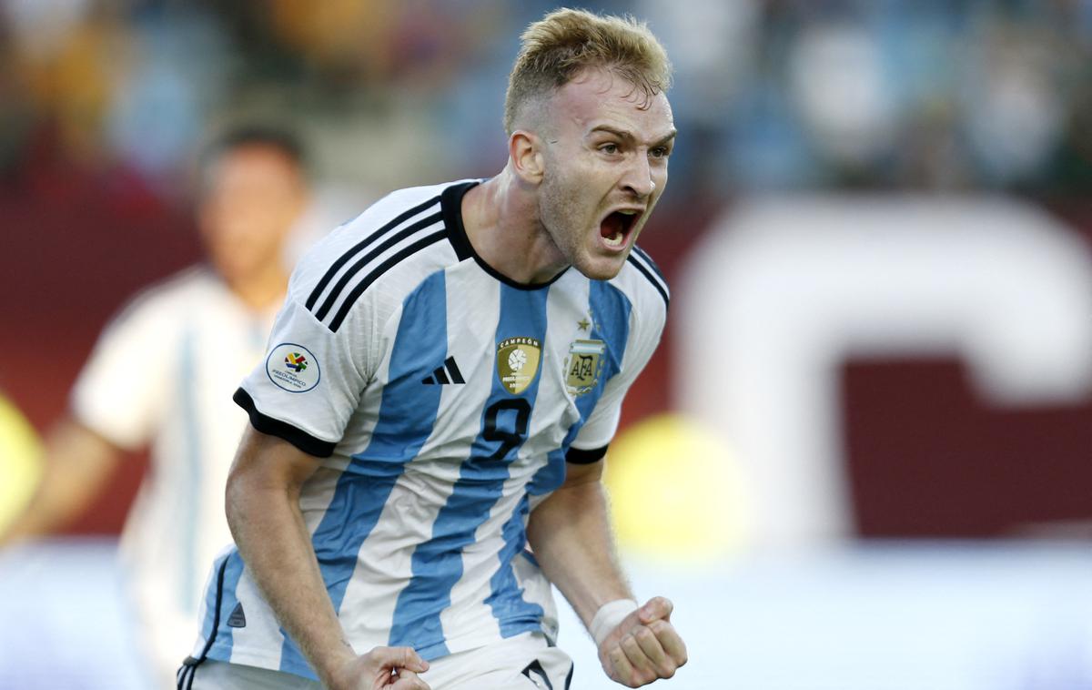 Argentina Brazilija nogomet | Luciano Gondou, 22-letni napadalec Argentine, jo je pošteno zagodel Braziliji. | Foto Reuters