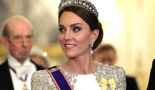 Kate Middleton na državni večerji zablestela z najljubšo tiaro princese Diane