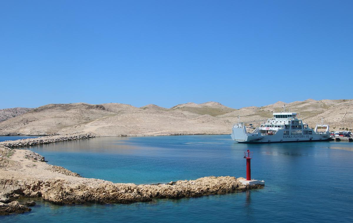 Otok Rab Hrvaška | Na plaži Pudarica so turisti več kot nedobrodošli.