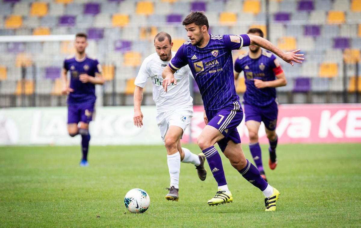 NK Maribor Nafta Ljudski vrt | Mariborčani so prve tri točke vknjižili, ne da bi stopili na zelenico. | Foto Blaž Weindorfer/Sportida