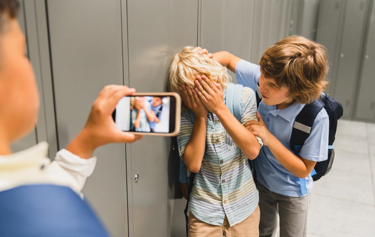 Otroci pretep | Banjaluška policija je starše pozvala, naj bodo pozorni na vsebine, ki jih njihovi otroci spremljajo na družbenih omrežjih.  | Foto Shutterstock