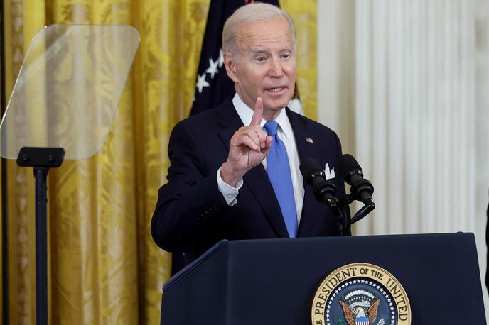 Joe Biden | V preteklih dneh je prišlo na dan, da so zaupne dokumente pri Bidnu našli na več mestih: v njegovi nekdanji pisarni v prestolnici Washington in v njegovi hiši v Wilmingtonu, med drugim v garaži, pa tudi v sosednji sobi, o kateri je danes govoril Sauber. | Foto Reuters