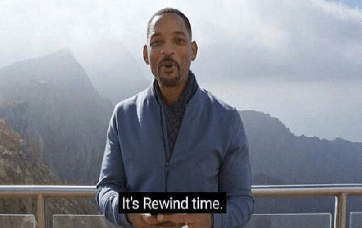 Will Smith | It's Rewind time oziroma čas je, da dogajanje previjemo nazaj, je v zadnjem tednu postal tako imenovani meme oziroma priljubljena spletna šala. Glasbena kaseta se je zvrtela do konca? It's Rewind time. Si po nesreči umrl? It's Rewind time. Zgrešil pomemben trenutek v Princu z Bel Aira? It's Rewind time. Si prekinil zvezo s partnerico, ker sta se samo prepirala, potem pa ugotovil, da ne moreš živeti brez nje? It's Rewind time. In tako naprej.  | Foto YouTube