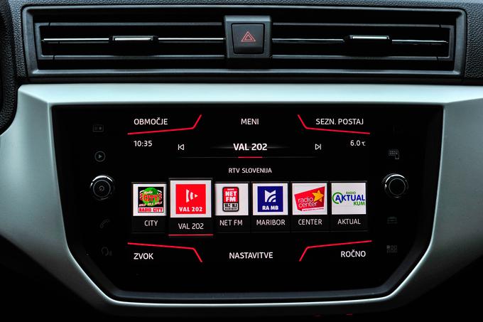 Večopravilna enota pozna Carplay, Android Auto in MirrorLink. | Foto: Gašper Pirman