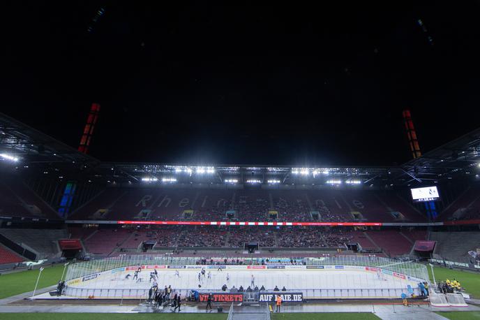 Kölner Haie - Pinguins Bremerhaven | Zimsko klasiko med Kölner Haie in Pinguins Bremerhaven si je ogledalo dobrih 14.300 gledalcev. | Foto Guliverimage