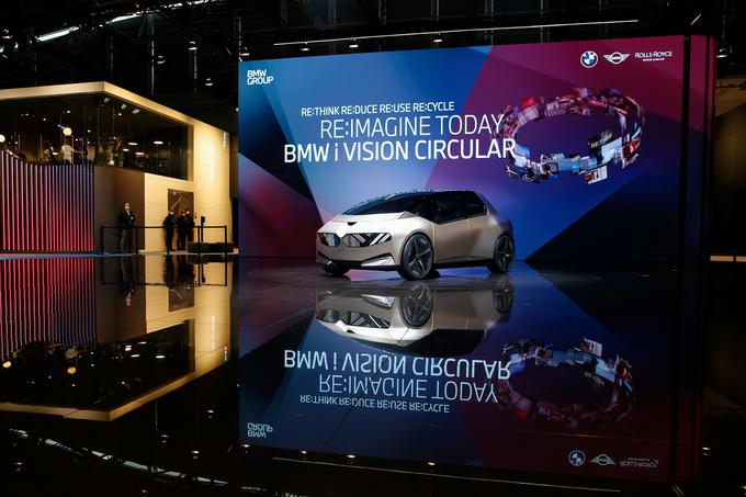 Tudi BMW, ki je bil kot bavarski avtomobilski proizvajalec nekakšen gostitelj razstave IAA, je v ospredje postavil vizijo avtomobila za leto 2040. | Foto: Reuters