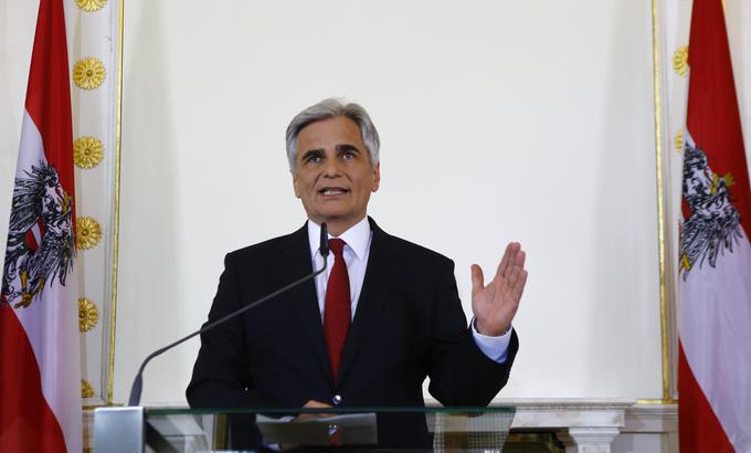 Werner Faymann je odletel po polomu socialdemokratskega predsedniškega kandidata Rudolfa Hundstorferja v prvem krogu avstrijskih predsedniških volitev. | Foto: Reuters