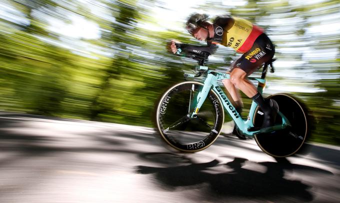 Van Aert je tudi belgijski državni prvak v kronometru. Njegov rojak Remco Evenepoel na dirki ni nastopil, saj se je nekaj dni prej na Dirki po Lombardiji hudo poškodoval.  | Foto: Reuters