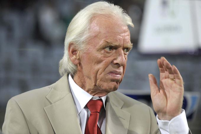 Le nekaj minut po bolečem porazu je Beenhakker, tudi nekdanji trener madridskega Reala, prejel sporočilo, da ni več selektor Poljske. | Foto: Reuters