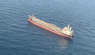 Tanker v Indijskem oceanu napadel iranski dron #video