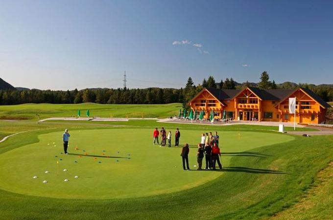 Pričakovanja lastnikov golf igrišča v Smledniku pri Ljubljani so ogromna. Obetajo si, da bi število tujih golfistov v prihodnjem letu lahko povečali za petkrat, v prihodnjih štirih letih pa ga celo podeseterili. | Foto: Golf Smlednik