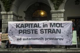 Protest, Zoran Janković, Mol, hostel celica