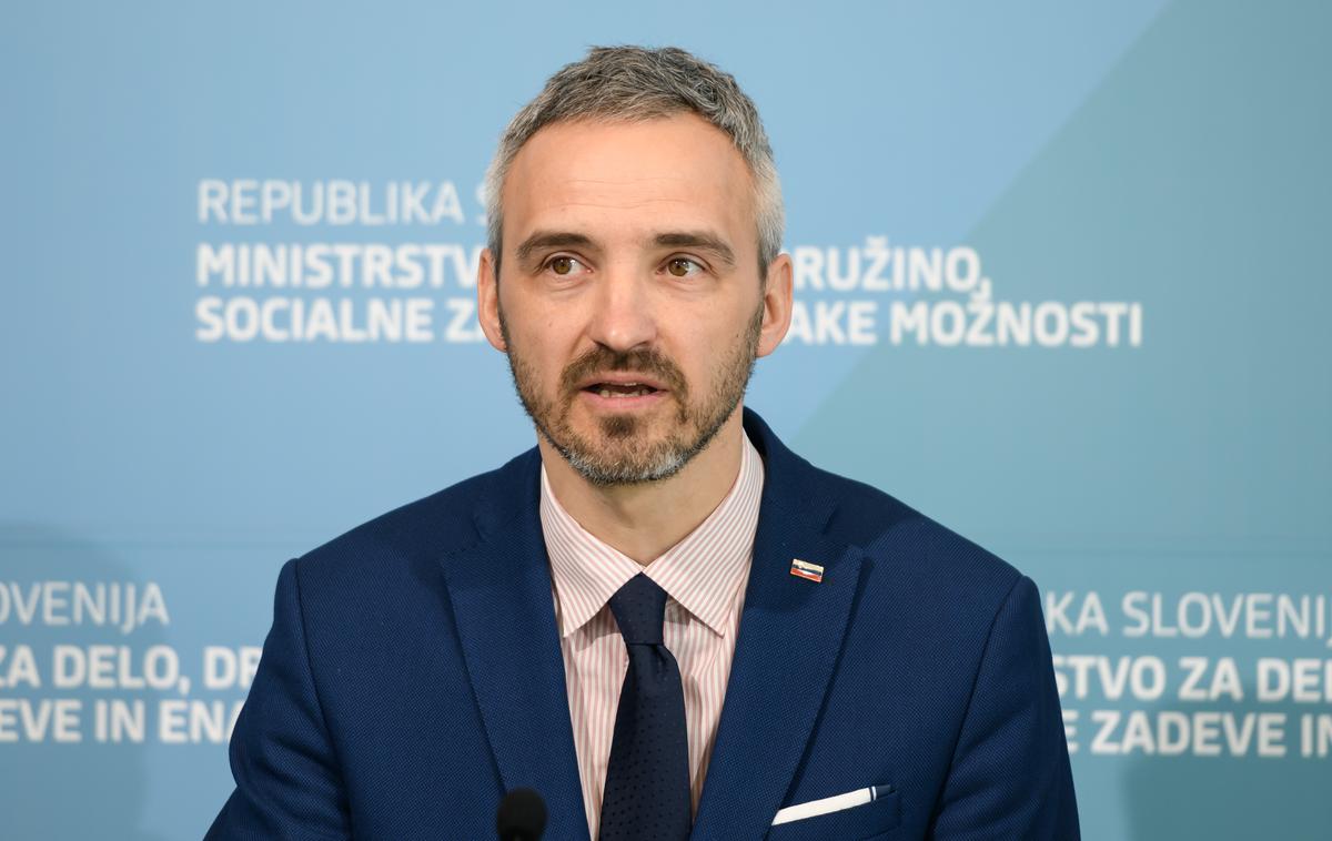 Janez Cigler Kralj | Minister za delo Janez Cigler Kralj ugotavlja, da jim je v domovih za starejše uspelo zajeziti drugi val novega koronavirusa. | Foto STA