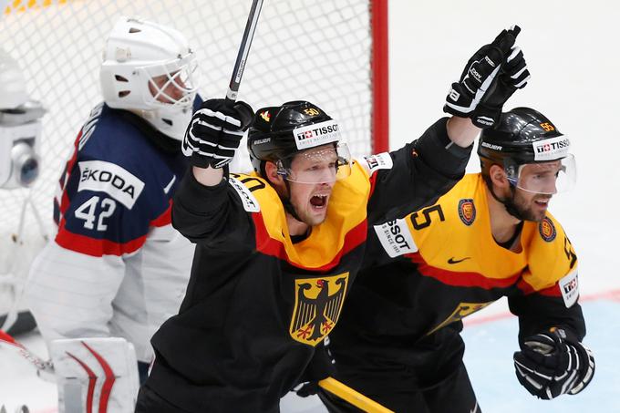 Nemci so po dveh porazih le osvojili prvo zmago. Slovake so premagali s kar 5:1. S tako visoko razliko jih na SP še niso ugnali. | Foto: Reuters