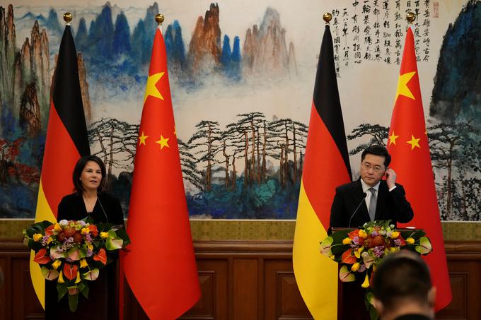 Annalena Baerbock in Qin Gang. | Foto: Reuters