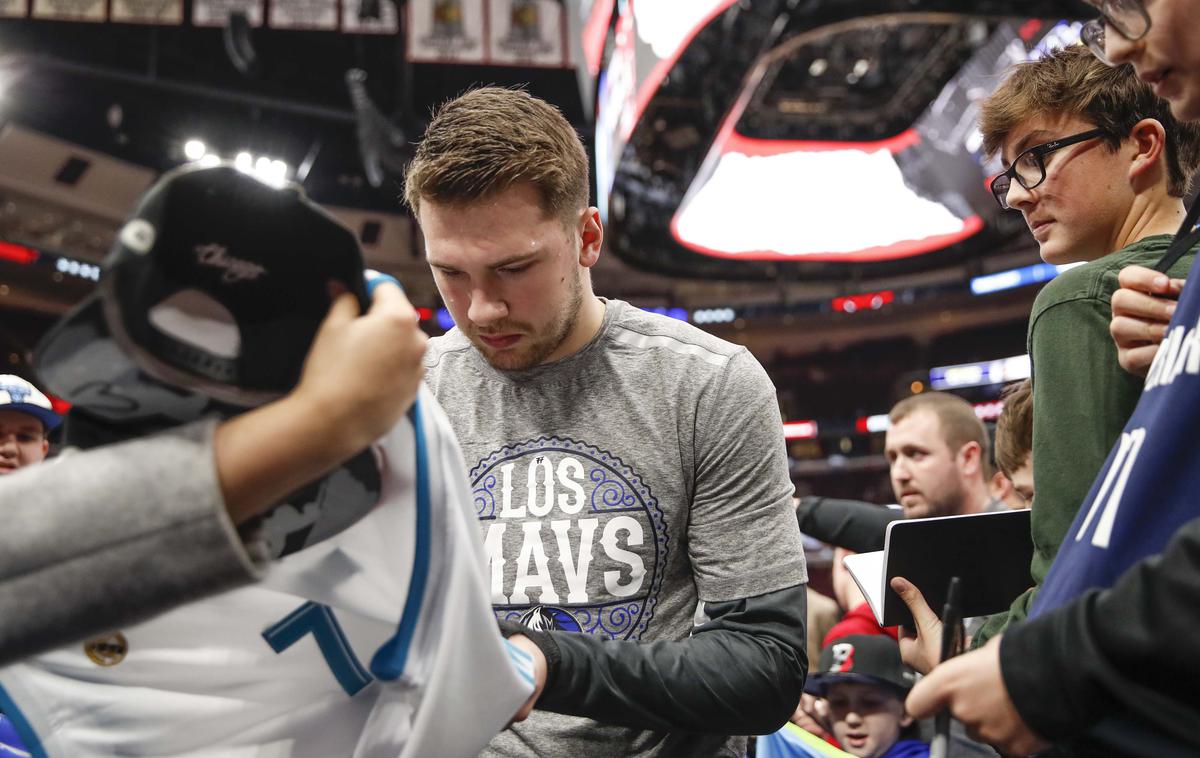 Luka Dončić | Luka Dončić se bo prvič v sezoni v ligi NBA pomeril proti Zionu Williamsonu. | Foto Reuters