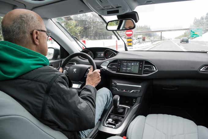 Med enakomerno vožnjo z največjo dovoljeno hitrostjo na ravnih odsekih avtoceste znaša poraba goriva okoli 5,6 litra na sto kilometrov. | Foto: Klemen Korenjak