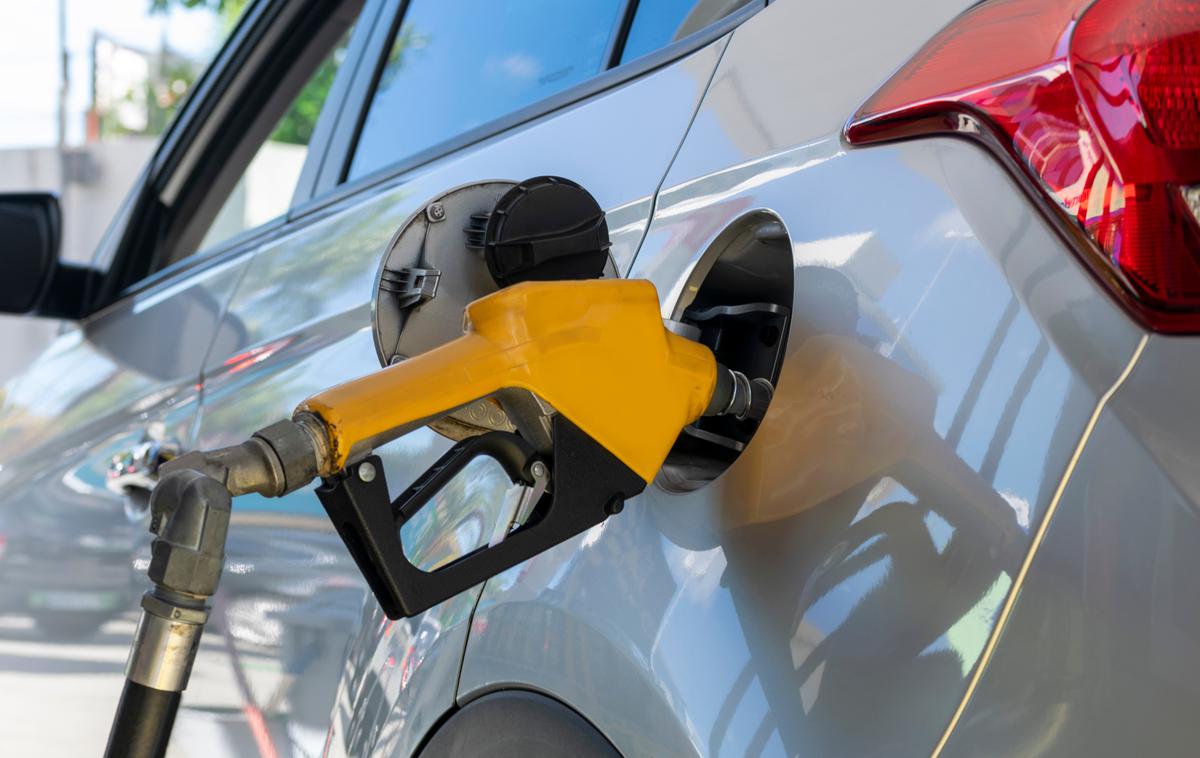 Bencin. Gorivo. Fosilna goriva. Dizel. Bencinski servis. Petrol. OMW. Energetika. | Za liter dizla je trenutno treba odšteti 1,523 evra, liter bencina pa znaša 1,491 evra.  | Foto Shutterstock