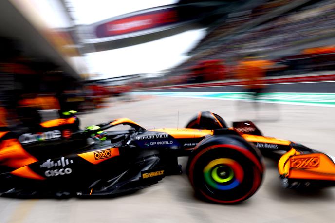 VN Kitajske Lando Norris McLaren | Lando Norris bo s prvega štartnega mesta skušal dobiti sobotno šprintersko dirko. Zmage v formuli 1 še nima. | Foto Reuters