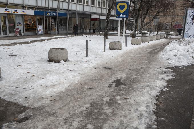 Poledenela je tudi kolesarska cesta na Gospodarskem razstavišču. | Foto: Matej Leskovšek