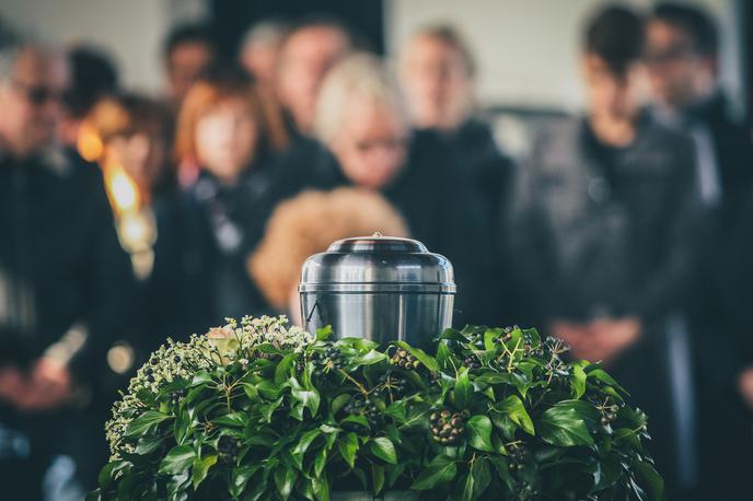 Žara. Upepelitev. | Tožilci so dodali, da je lagala več kot 200 družinam, ki so prejele pepel iz smetnjakov, pomešan z ostanki različnih trupel.             Fotografija je simbolična.  | Foto Shutterstock