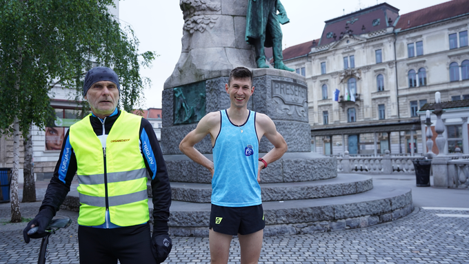 Tomo Šarf je bil zelo pomemben del projekta. Ne samo, da je Bečanu pomagal načrtovati optimalno traso, odigral je tudi vlogo letečega redarja. | Foto: Uroš Bitenc