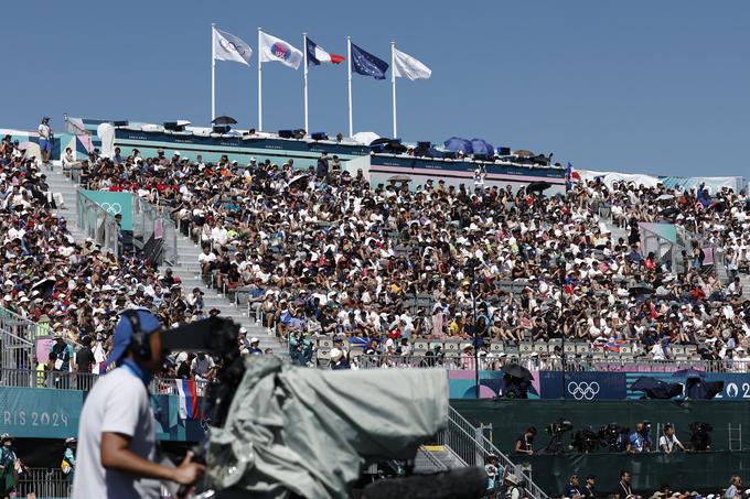 Tudi finale športnega plezanja poteka pred polnimi tribunami.  | Foto: Reuters