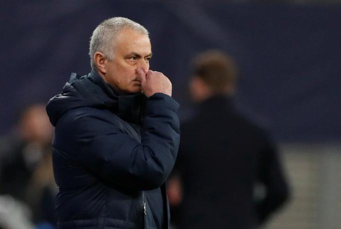 Jose Mourinho je prvič v karieri doživel tri zaporedne evropske poraze in se obrisal pod nosom za preboj med najboljših osem. | Foto: Reuters