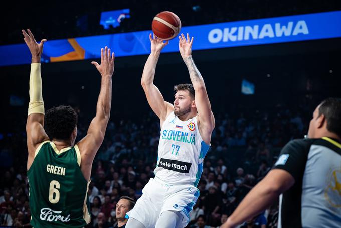 Luka Dončić je lani na svetovnem prvenstvu s Slovenijo nastopil tudi na Japonskem. | Foto: FIBA