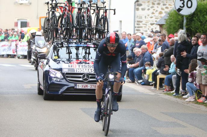 Geraint Thomas, TDF2021 | Takole je na kronometru Toura leta 2021 Valižana Gerainta Thomasa spremljal avtomobil moštva Ineos Grenadiers. Preštejte kolesa na strehi. | Foto Guliverimage