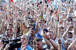 Na protestih v Belorusiji aretirali več sto ljudi