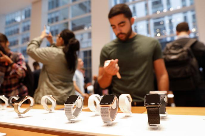 Apple ura | Študentje se niso prostovoljno prijavili za delo v tovarni, ki sestavlja pametne ure Apple Watch. | Foto Reuters