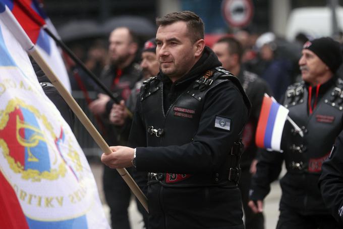 Nočni volkovi imajo podružnice v številnih državah, med drugim tudi v Bosni in Hercegovini (BiH). Seveda delujejo samo v srbskem delu BiH – v Republiki Srbski. Nočni volkovi v Republiki Srbski so veliki podporniki Milorada Dodika in njegove želje po odcepitvi Republike Srbske od BiH. Na fotografiji: člani Nočnih volkov na letošnji paradi ob dnevu Republike Srbske. | Foto: Guliverimage/Vladimir Fedorenko