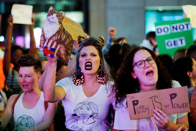 Uporabniki, ki komentirajo in kritizirajo Trumpovo politiko, pri tem pa se večinoma ne spuščajo na osebno raven. Ena takih je Susan DeSantis (klikni fotografijo za povezavo do njenega profila). | Foto: Reuters