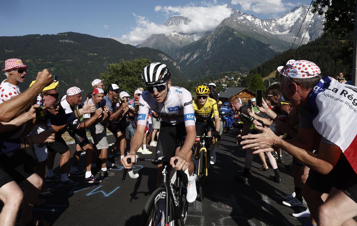 Tadej Pogačar, Jonas Vingegaard | Tudi po 15. etapi razlika med Jonasom Vingegaardom in Tadejem Pogačarjem ostaja deset sekund. | Foto Reuters