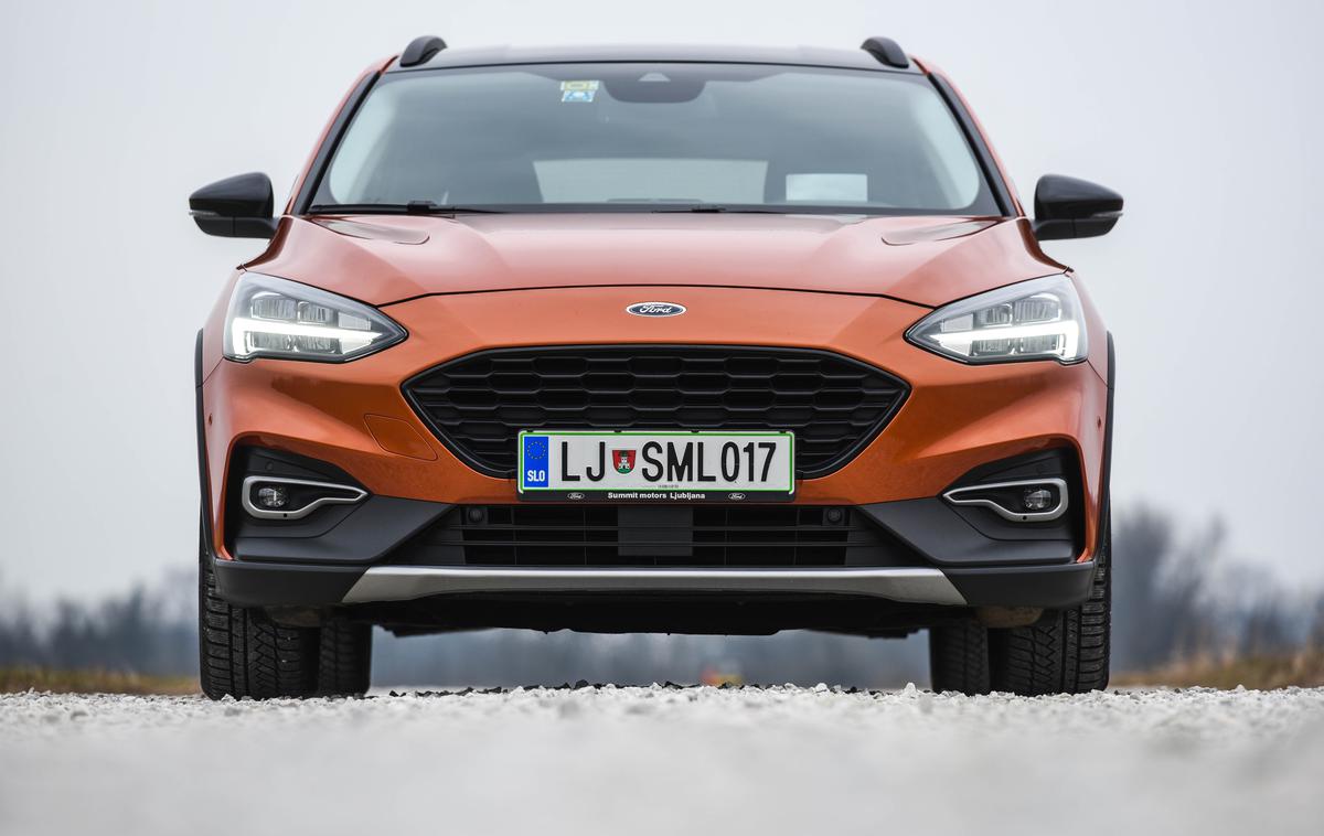 Ford focus active | Za boljši oprijem na makadamu lahko voznik izbere način "trali", na spolzkih podlagah pa "slippery". | Foto Gašper Pirman