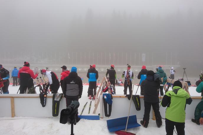 Pokljuka biatlon | Tekmovalci so danes na Pokljuki komajda videli tarče. | Foto Simon Kavčič