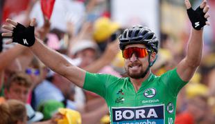 Sagan spet pokazal zobe, v šprintu močnejši od Colbrellija in Gilberta