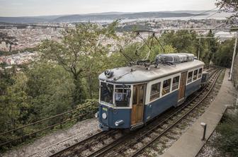 Legendarni tramvaj z Opčin po dolgih letih spet pripeljal v Trst