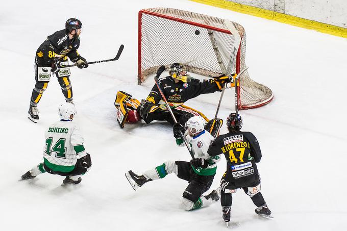 Olimpija in Pustertal sta se v zadnji sezoni udarila v finalu Alpske lige. Italijani so bili od naslova oddaljeni pol minute, a so Ljubljančani serijo obrnili in na koncu slavili oni. | Foto: Grega Valančič/Sportida