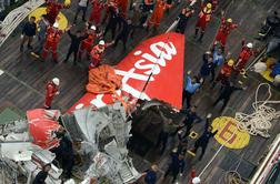 Potapljači našli črno skrinjico ponesrečenega letala Air Asia