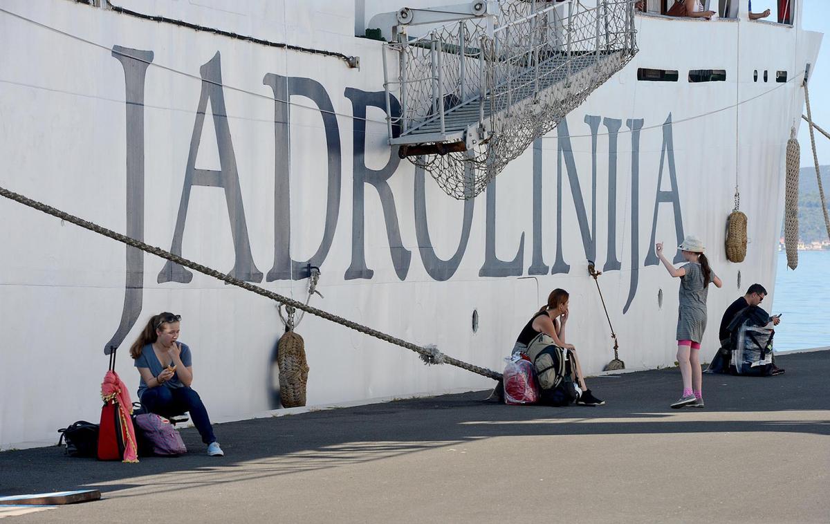 Jadrolina | Vse naj bi potekalo v skladu s predpisi, a okvare niso mogli odpraviti med plovbo, je pojasnil poveljnik trajekta. | Foto STA