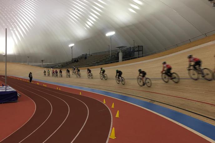 velodrom | Na velodromu v Češči vasi pri Novem mestu so pridobili certifikat o homologaciji Mednarodne kolesarske zveze kategorije 2, kar pomeni, da bi tam lahko izvedli tudi tekmo za svetovni pokal. | Foto Kolesarska zveza Slovenije